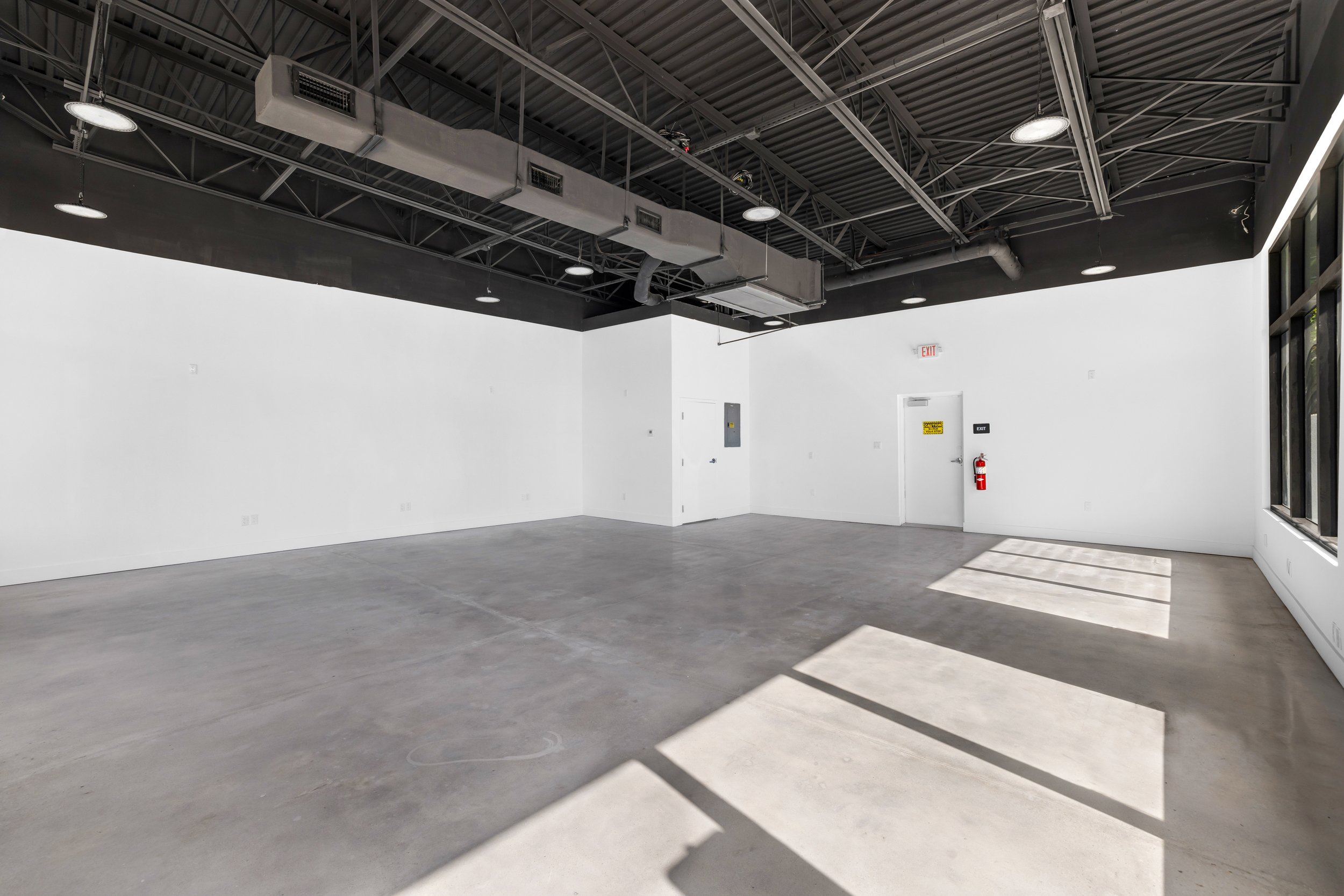 Retail Opportunity on Biscayne Boulevard | 2,738 SF Endcap